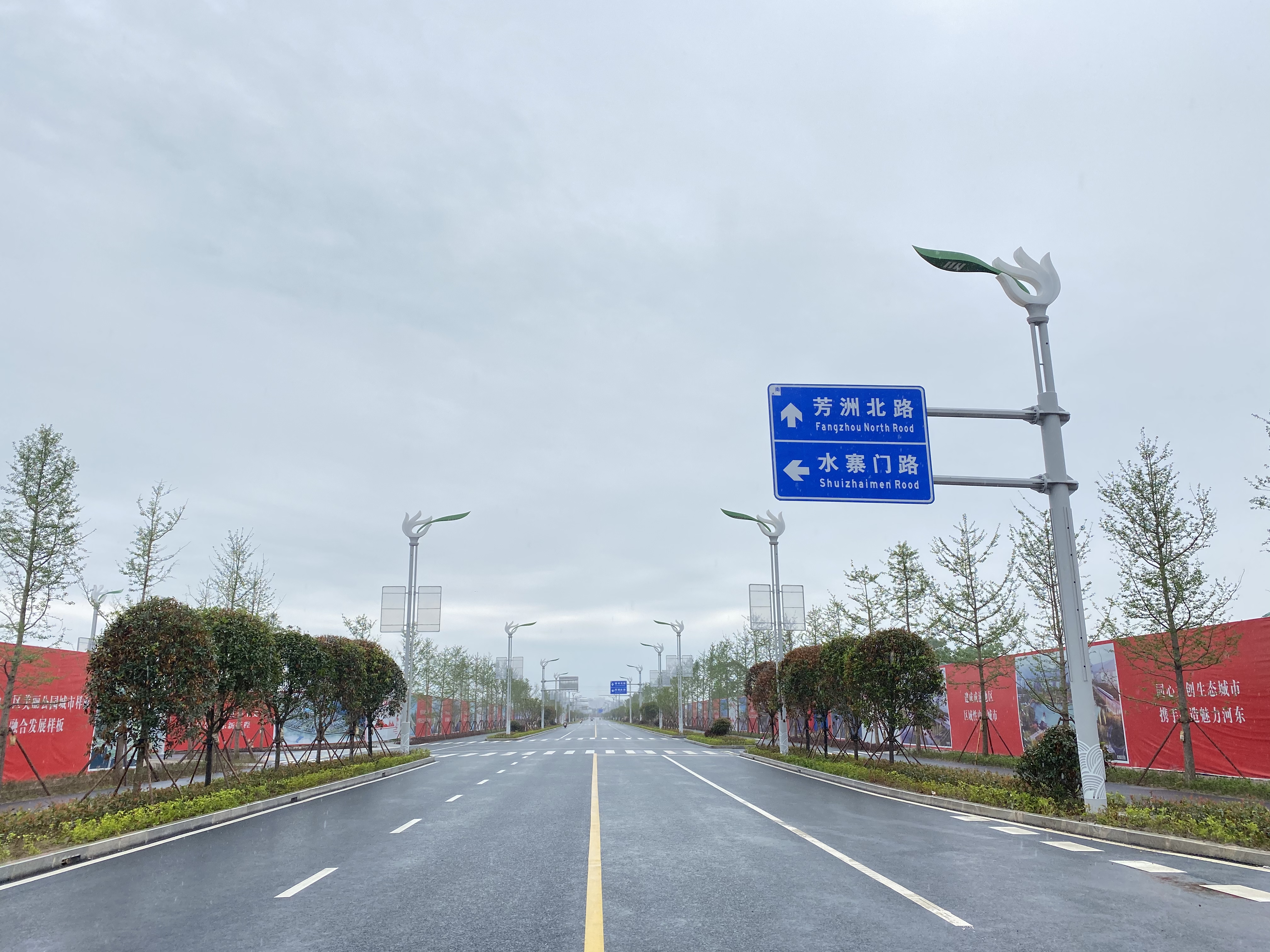 智慧路燈標(biāo)準(zhǔn)答案——遂寧首條多桿合一智慧景觀(guān)路燈示范段！